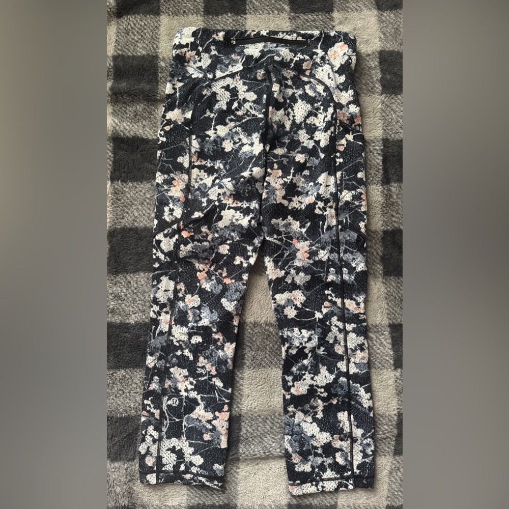 Lululemon Athletica Floral Patterned Leggings Size 4 - Picture 5 of 6
